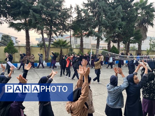 صبحگاه تشکیلاتی در مدرسه شبخ فضل الله نوری کومله