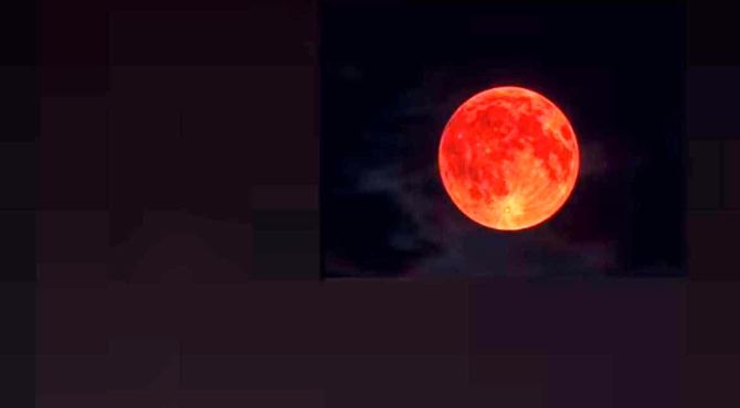 رقص سرخ ماه