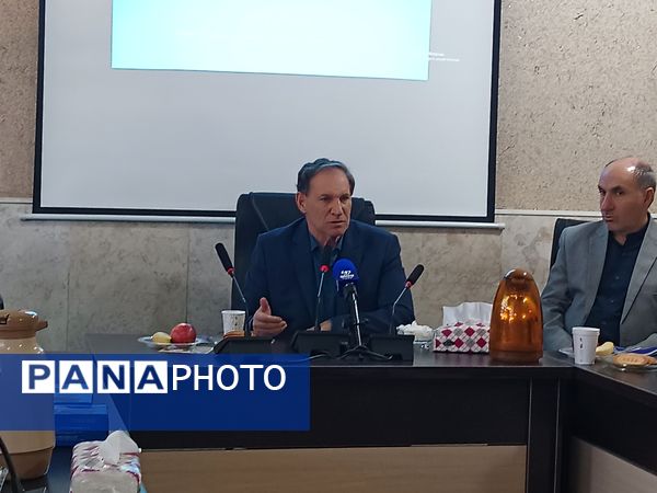 جلسه توجیهی جذب، ثبت و سازماندهی اعضاء تشکیلات سازمان دانش‌آموزی