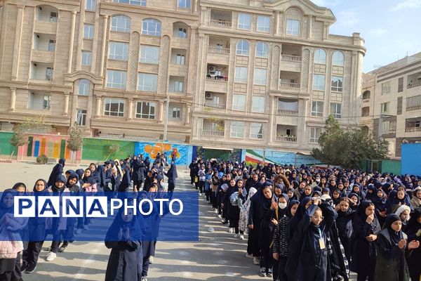 شور وشوق دانش‌آموزان در برنامه صبحگاهی مدرسه مریم بهارستان دو