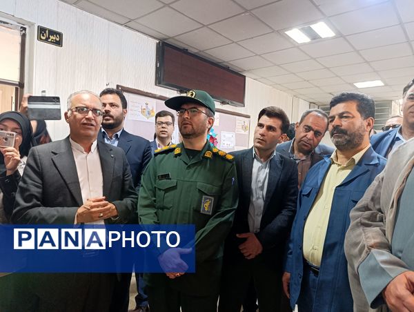 نواختن زنگ سپاس معلم در دبیرستان و دبستان میرزا جعفر سروقد