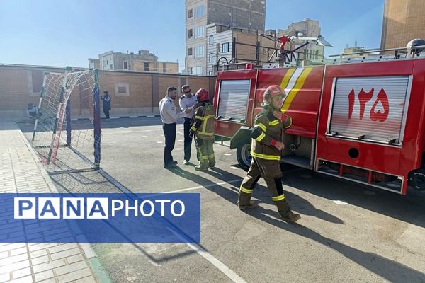 مراسم پدافند غیرعامل در دبیرستان بشارت بهارستاندو