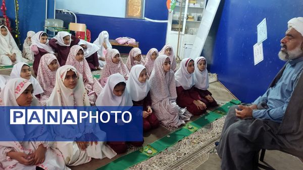 برگزاری نماز جماعت در دبستان مولوی فین