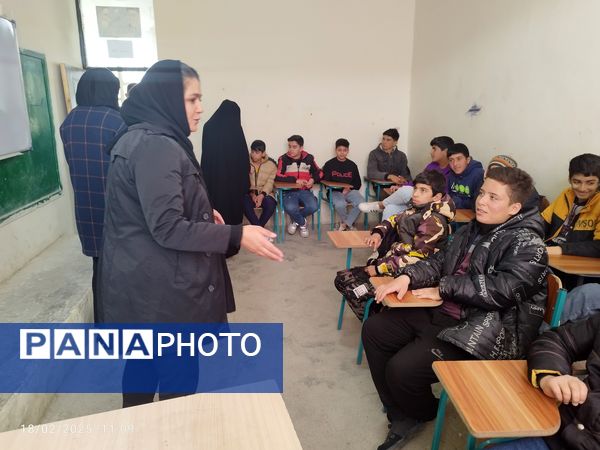 کارگاه آسیب‌شناسی موارد خاص در دبیرستان شهید مصطفی خمینی شیروان