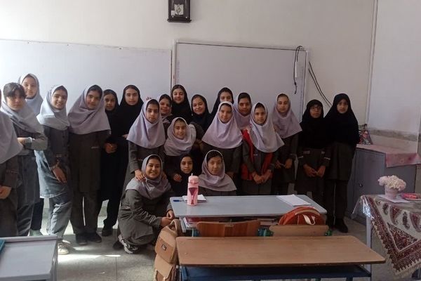 عکس یادگاری دانش آموزان کلاس ششم دبستان شهید نجفی فدافن