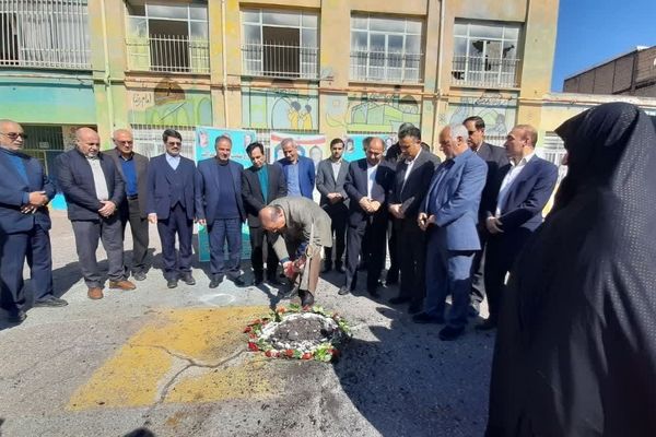کلنگ مدرسه ۶ کلاسه خیّرساز مرحومه «سریه زعفرانی» در میانه به زمین زده شد