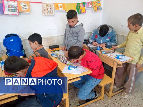 توزیع شیر گامی برای سلامت و نشاط دانش‌آموزان در دبستان شهید پسندیده فدافن 