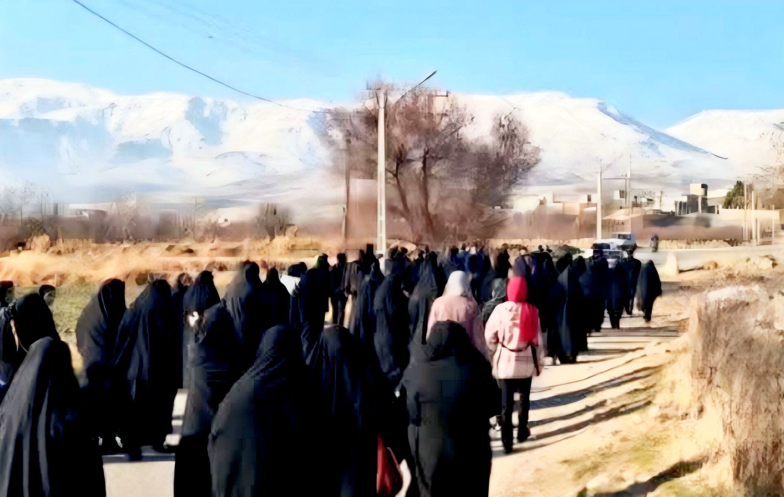 ھمایش پیادہ‌روی فرهنگیان در شهرستان بروجرد 