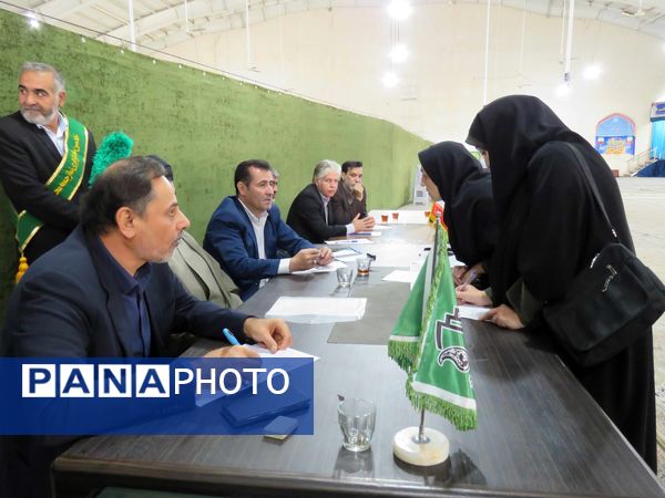 برگزاری میزخدمت آموزش و پرورش در محمدشهر کرج