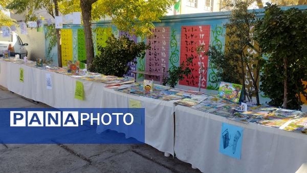 نواختن زنگ هفته کتاب و کتابخوانی در مدرسه شهید نجفیان
