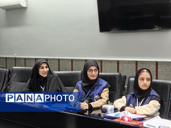 نشست صمیمانه نماینده وزیر آموزش و پرورش با دانش آموز خبرنگاران پانا کرمانشاه