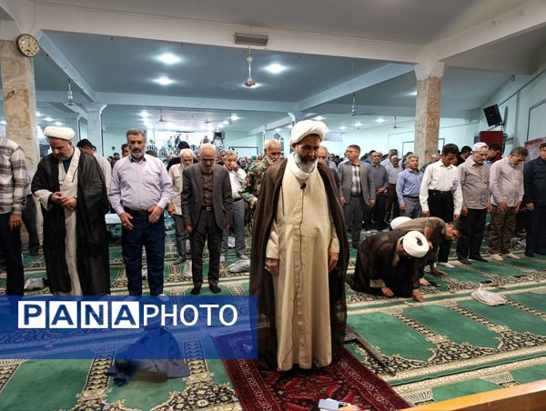 حضور دانش‌آموز خبرنگاران پانا در نماز جمعه به مناسبت روز خبرنگار