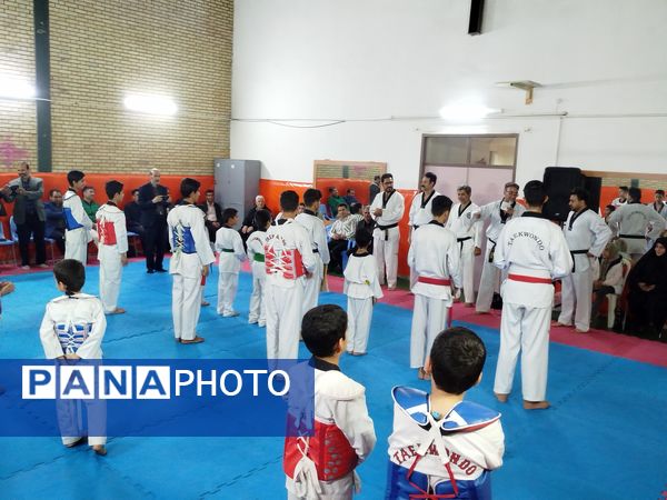 مراسم تجلیل قهرمانان تکواندوی استان خراسان رضوی از باشگاه دلاوران در کاشمر