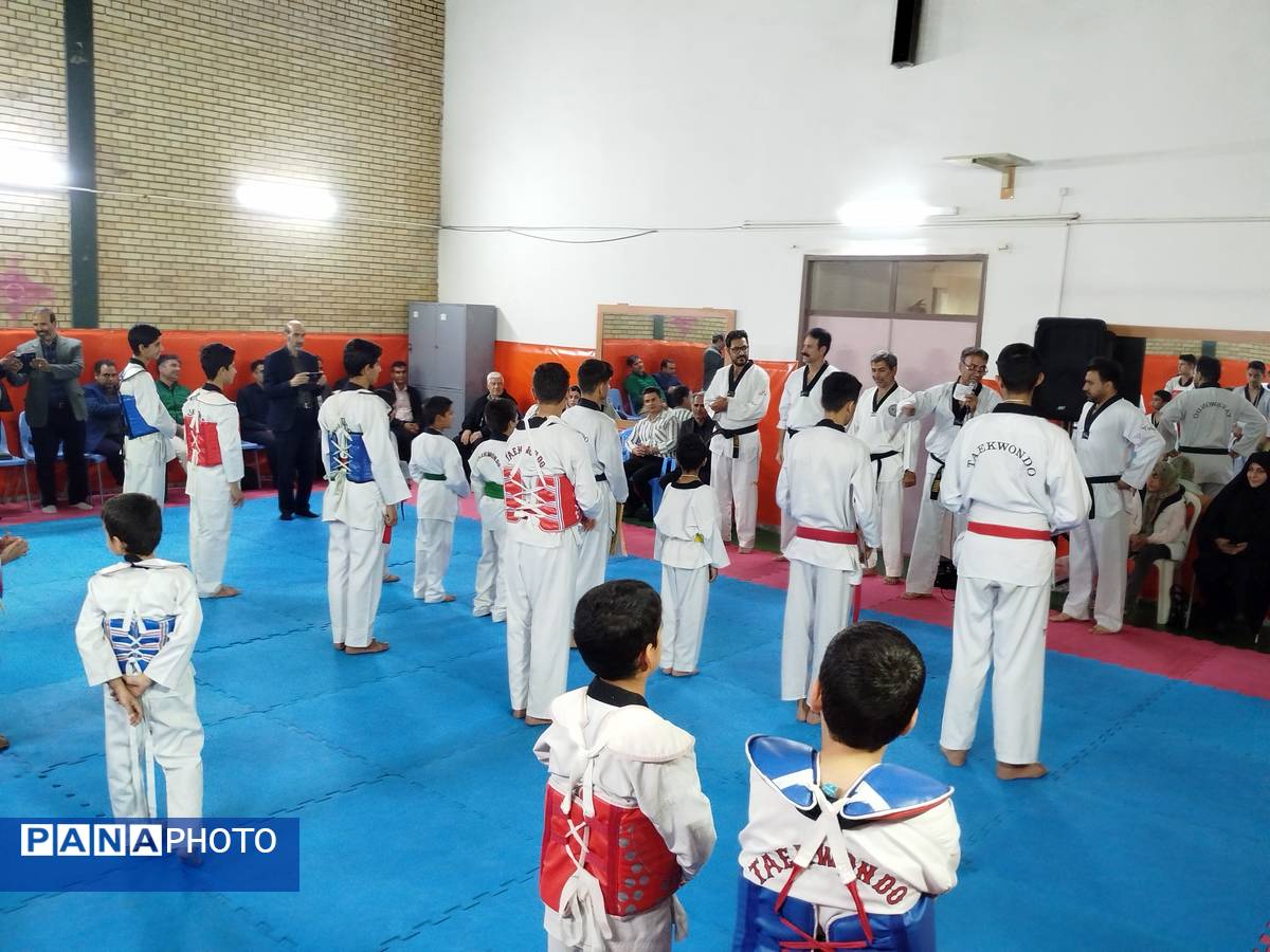 مراسم تجلیل قهرمانان تکواندوی استان خراسان رضوی از باشگاه دلاوران در کاشمر