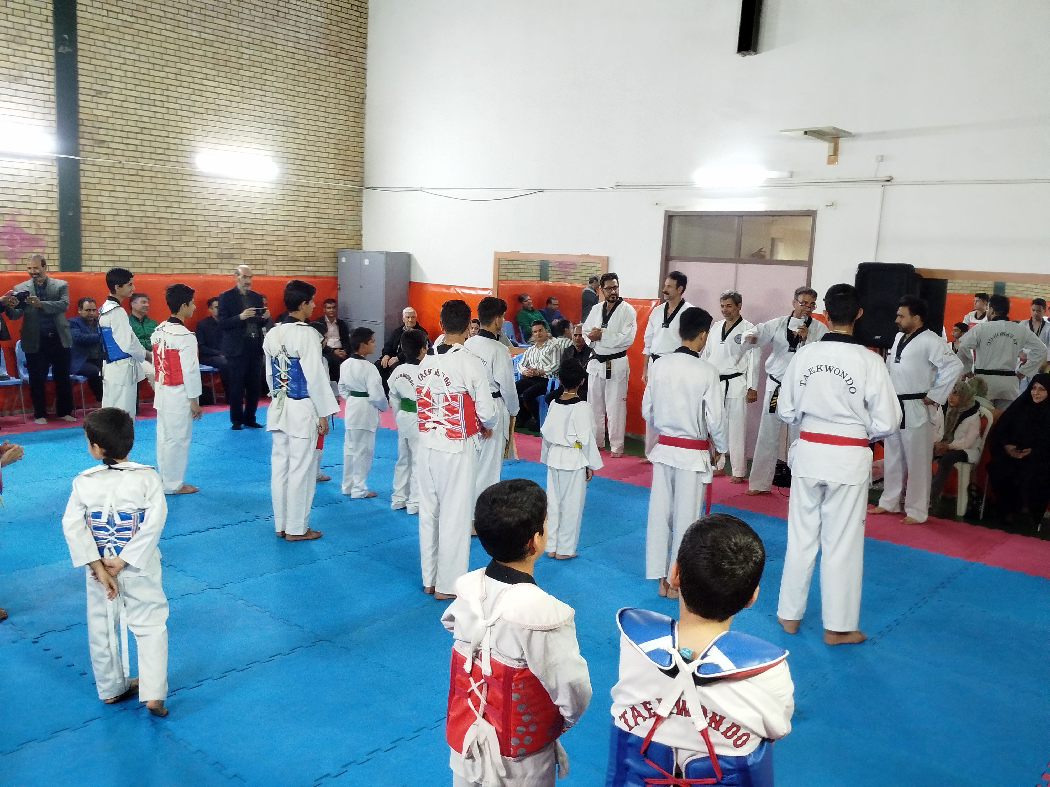 مراسم تجلیل قهرمانان تکواندوی استان خراسان رضوی از باشگاه دلاوران در کاشمر