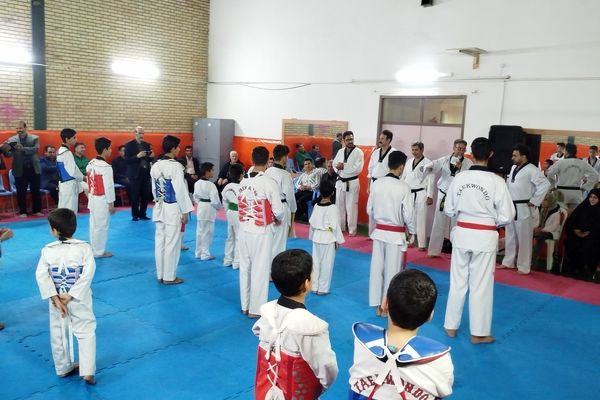 مراسم تجلیل قهرمانان تکواندوی استان خراسان رضوی از باشگاه دلاوران در کاشمر