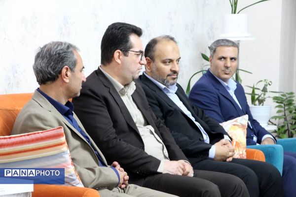 دیدار معاون پرورشی و فرهنگی وزیر آموزش و پرورش با خانواده معلم شهید عبدالله برزگر 