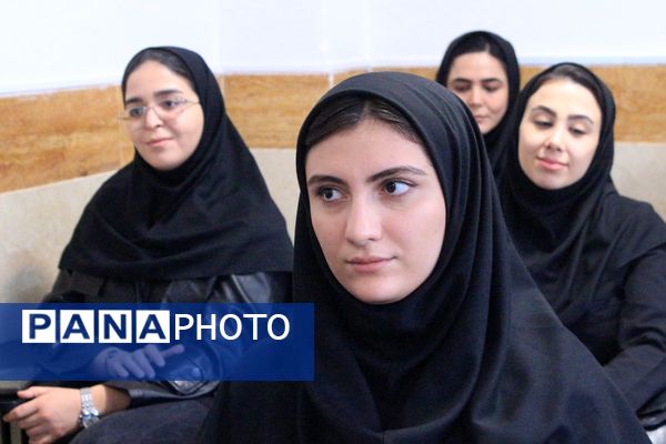  کارگاه دانش‌افزایی زبان انگیلیسی در دبیرستان‌ولایت بهارستان‌دو