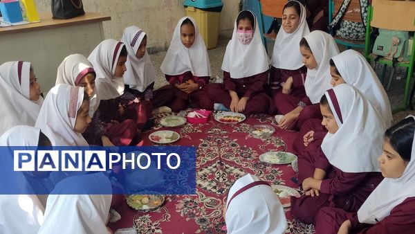 جشن رنگارنگ کودک و تخم‌مرغ در دبستان استقلال حاجی‌آباد؛ شادی، خلاقیت و تغذیه سالم در کنار هم