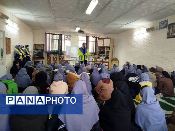 بیست و هفتمین مانور زلزله در دبیرستان دخترانه دانشور 2 