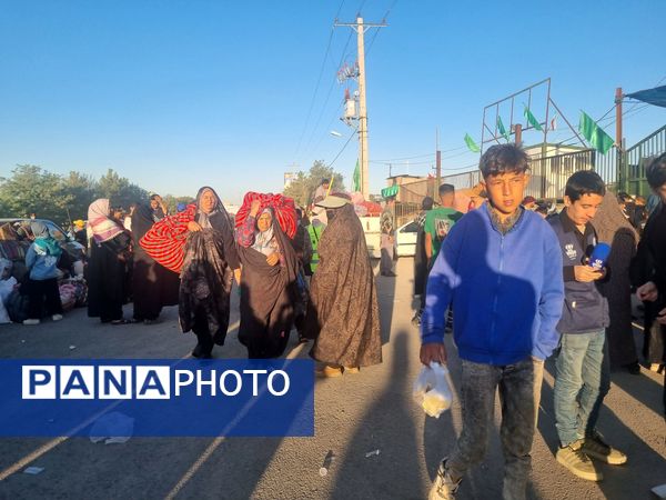 سفری از دل تا دل پیاده روی زائران از ملک آباد تا مشهد و مهربانی های شگفت انگیز در راه 