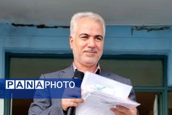 تقدیر از دانش‌آموزان افتخار آفرین در رقابت‌های جشنواره خوارزمی و کارهای پژوهشی