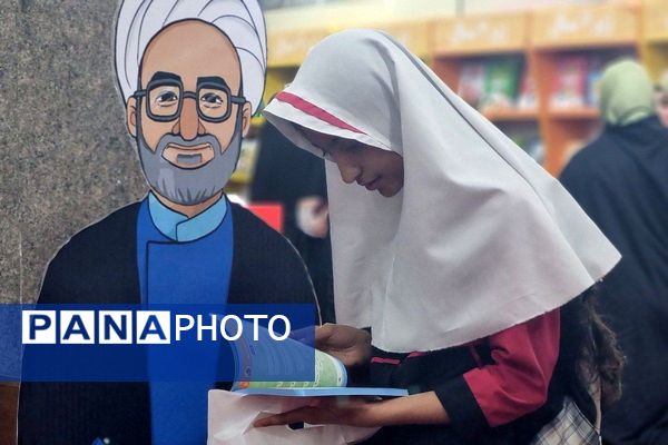 بازید دانش‌آموزان دبستان سعادت از نمایشگاه کتاب