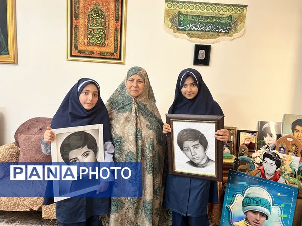 دیدار دانش‌آموزان دبستان المهدی ناحیه 2 کرج با خانواده دانش‌آموز شهید رضا پناهی