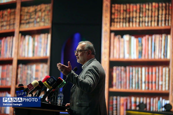 آیین تجلیل از افتخارآفرینان علمی ایران