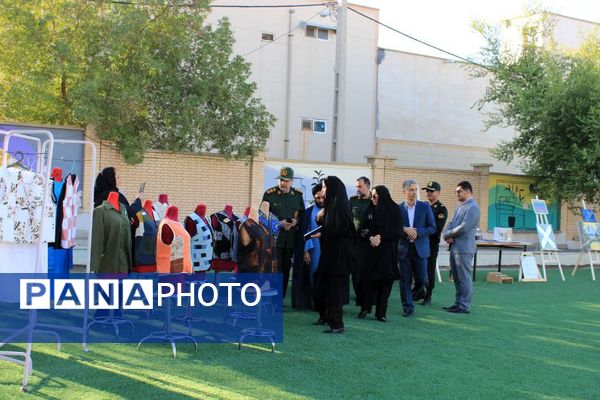 مراسم گرامیداشت هفته دفاع مقدس در هنرستان فاطمه‌الزهرا(س) گچساران