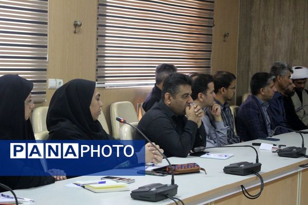 نشست مدیرکل آموزش و پرورش استان با همکاران معاونت پرورشی و فرهنگی 