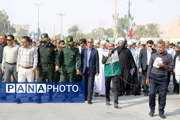 دانش‌آموزان بندرخمیر پیشگام در تجدید میثاق با آرمان‌های استکبارستیزی