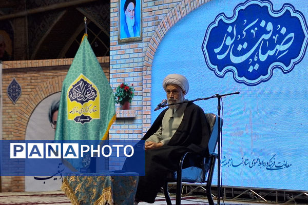 «ضیافت نور» دیدار رمضانی جمعی از بانوان شیراز ، با نماینده ولی فقیه در فارس