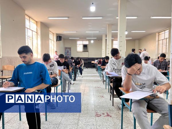 حال و هوای امتحانات نهایی در حوزه‌های دبیرستان‌های اصفهان