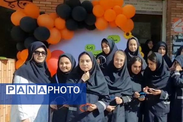 جشن ولادت حضرت زینب و روز پرستار در دبیرستان شهید زهره‌وند قرچک