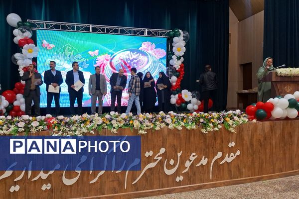 تقدیر از برگزیدگان کشوری و استانی مسابقات فرهنگی و قرآنی ناحیه 3 شیراز