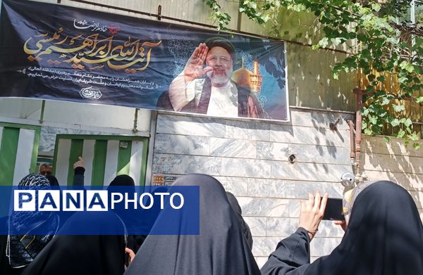 دیدار صمیمانه دانش آموز خبرنگاران پانا در منزل مادر شهید جمهور