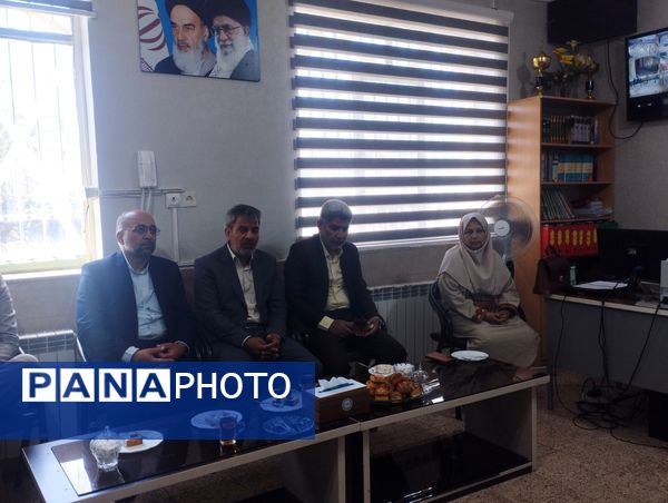  تقدیر از معلمان نمونه دبیرستان هاجر بیرجند