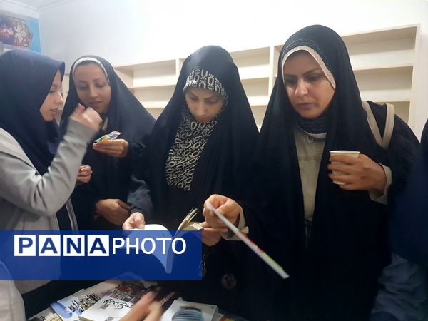 صدای ورق زدن کتاب، نوای دبیرستان شاهد تکتم در هفته کتاب