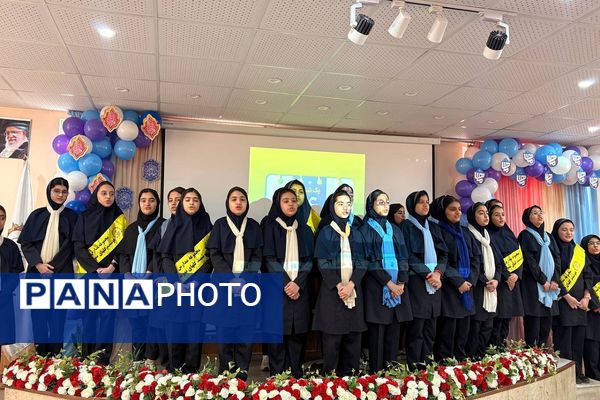 زنگ آغاز رقابت‌های هنری در گل‌های نمونه ورامین به صدا در آمد