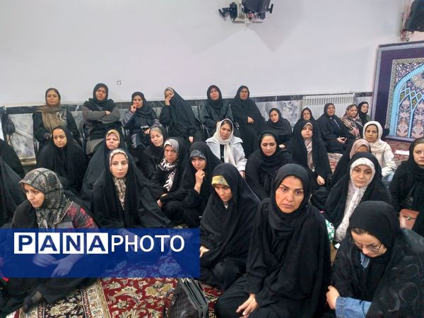 جلسه آموزش خانواده در دبیرستان دخترانه شهر آرا ۲