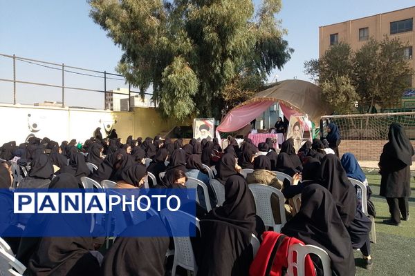 جشن پرشور روز دانش‌آموز در دبیرستان ملوک زندی 