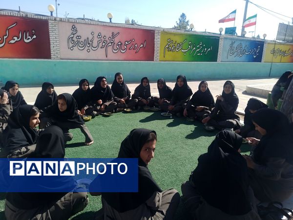 پذیرایی از دانش آموزان دبیرستان نمونه اندیشه با صبحانه گرم 