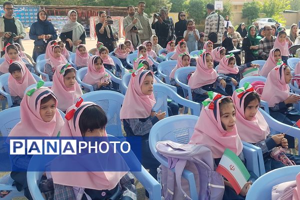 حضور مشاور وزیر آموزش و پرورش گرمابخش محفل شکوفه‌های شیراز