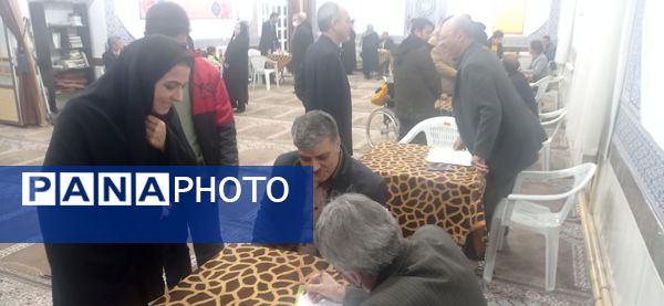 جلسه دیدار چهره به چهره والدین با دبیران در کاشمر