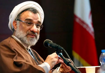 در اندیشه رهبری حق تابع حقیقت و تکلیف است، نه تابع قدرت و رسانه