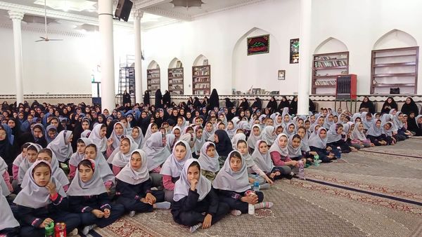 تجدید میثاق نسل آینده با شهدای دیروز در مسجد جامع شادمهر
