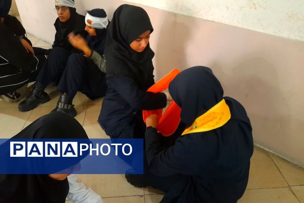 مانور زلزله در دبیرستانه دخترانه شاهد فیض ناحیه 3 شیراز