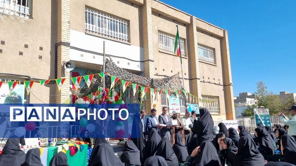 آیین نمادین نواختن زنگ مهر و مقاومت در دبیرستان حضرت معصومه(س) شهرستان فیروزکوه 