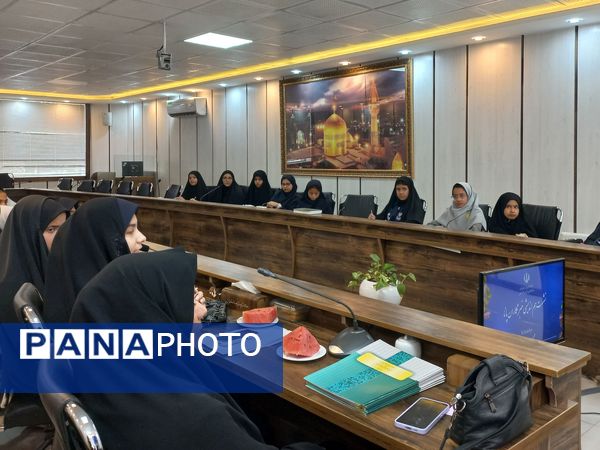 نشست صمیمی دانش‌آموز خبرنگاران پانا ناحیه 3 مشهد با مدیر سازمان دانش آموزی خراسان رضوی